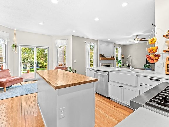 4th image of 1006 Orchard Ln
