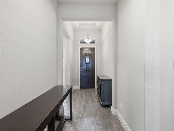 4th image of 3021 Lionsgate Dr