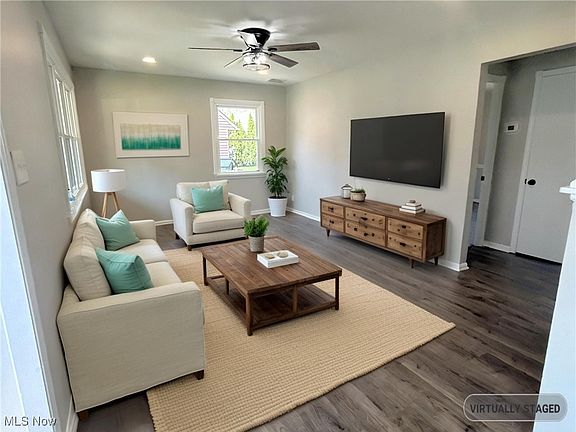 2nd image of 25585 Chatworth Dr