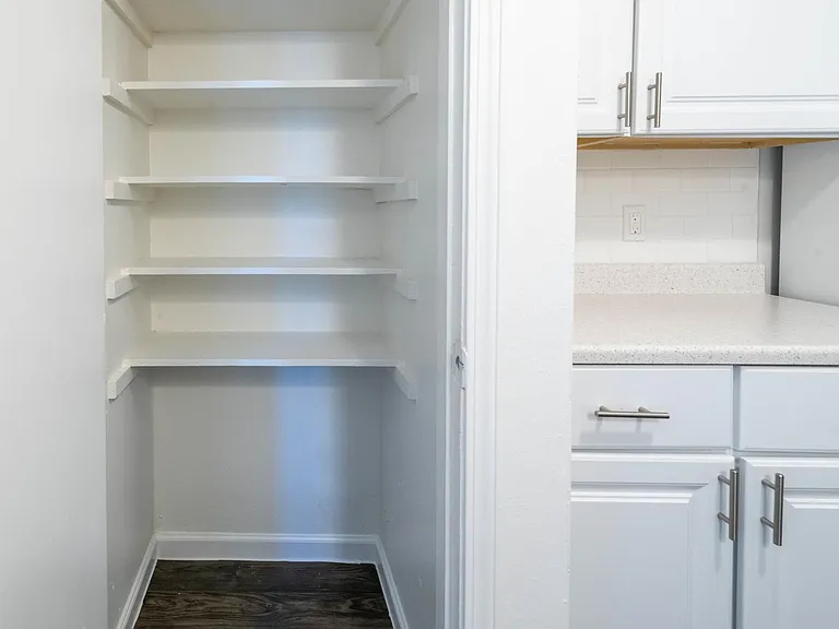 Hillsdale Garden Apartments — Photo 9