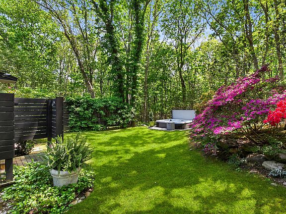 3rd image of 15 Crown Ln