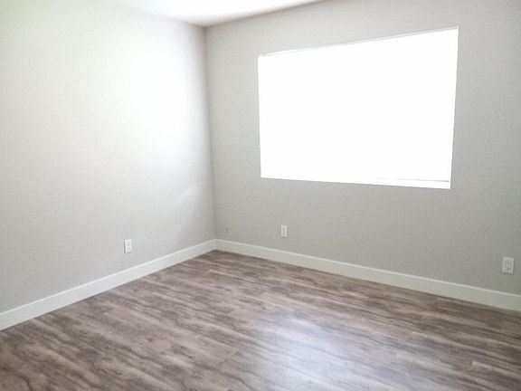3rd image of 2569 Crystal Dr