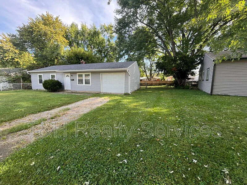 3 bed, 1.0 bath, 950 sqft, $1,450 — Photo 2