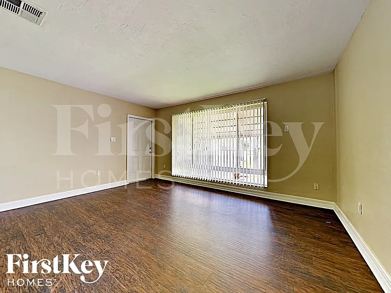 22162 Belinda Ave — Photo 2