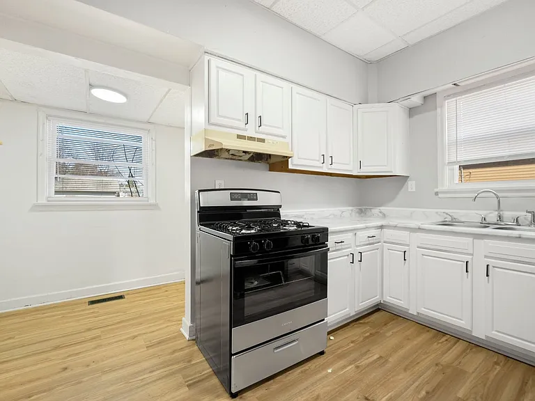 2118 Webster St — Photo 14