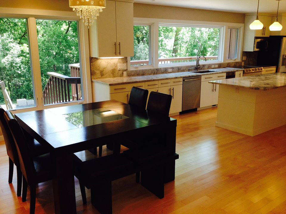 Informal Dining to Kitchen