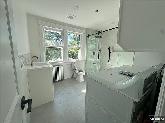 3rd image of 542 Prospect Ave