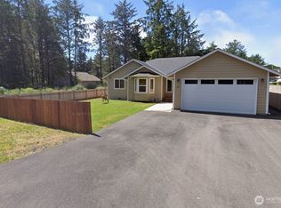 409 Snahapish Ave SE, Ocean Shores, WA