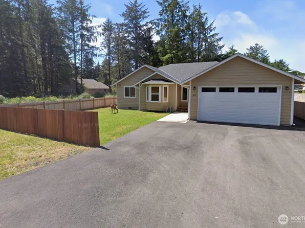 409 Snahapish Avenue SE, Ocean Shores, WA 98569