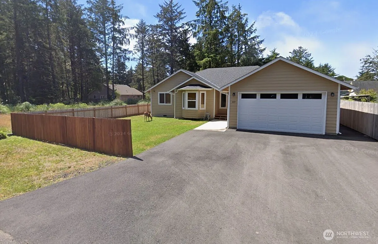 409 Snahapish Avenue SE photo 1