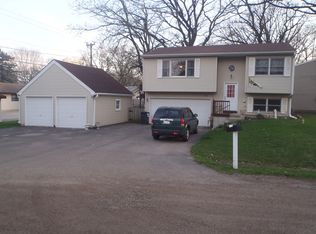 4215 Cermak Rd, Algonquin, IL 60102