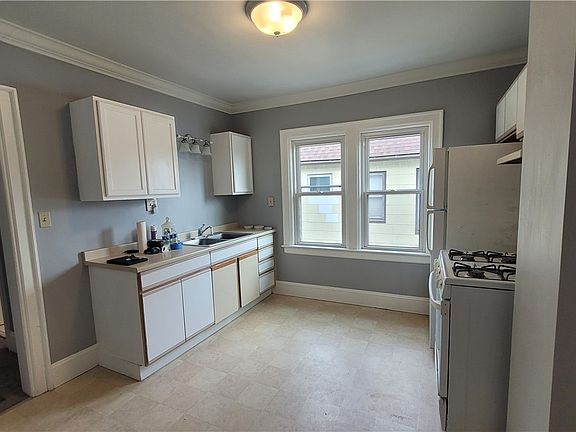 3rd image of 25 Richfield Ave