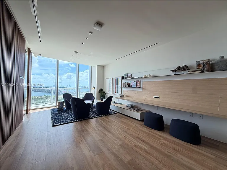 1400 Biscayne Blvd #1807 — Photo 35