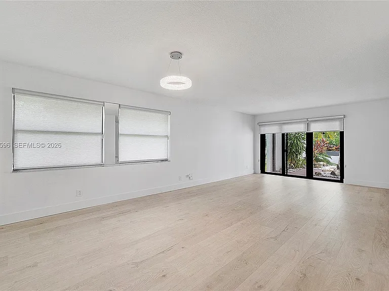 398 Fern Dr #10-6 — Photo 9