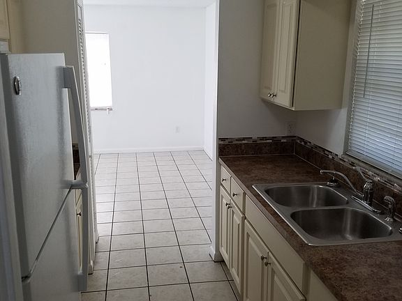 4th image of 402 N Hastings St #Duplex