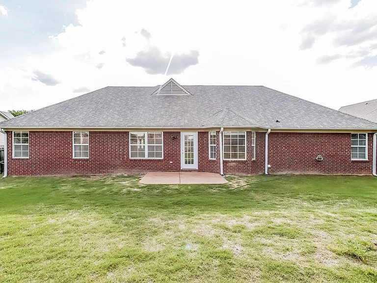 4064 Sidlehill Dr — Photo 15