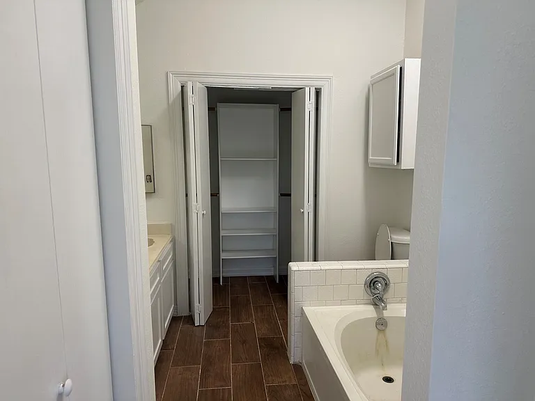 138 Coffee Ln — Photo 3
