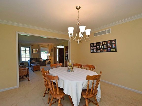 3rd image of 8116 Thistlewood Dr
