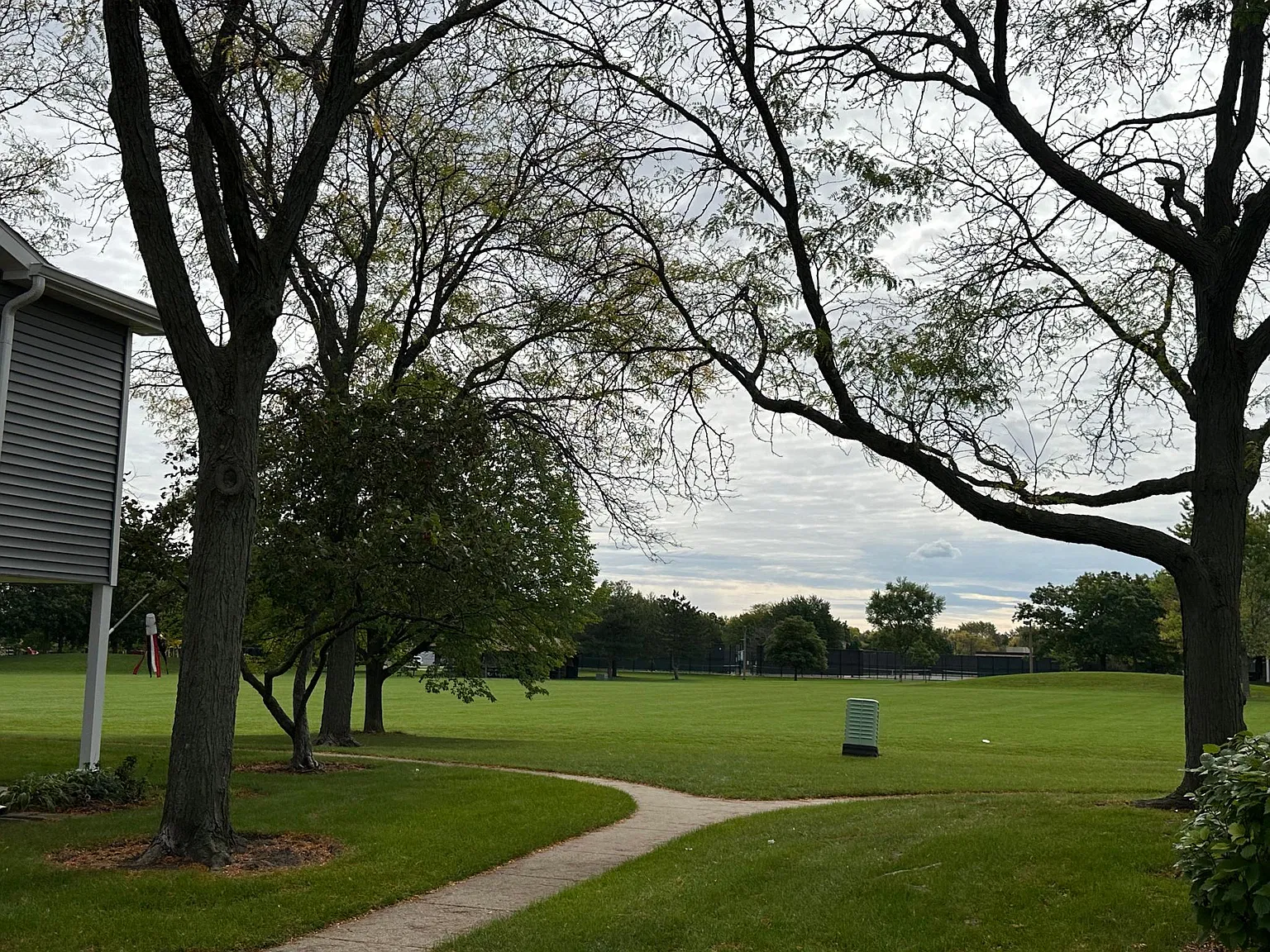 3 bed, 1125 sqft, $2,550 — Photo 4
