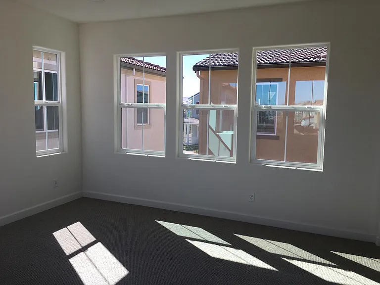 950 S Sophia St — Photo 22