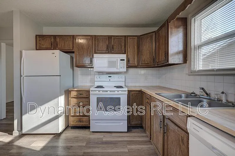 2 bed, 1.0 bath, 832 sqft, $925 — Photo 4