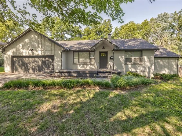 7328 Booth St, Prairie Village, KS 66208