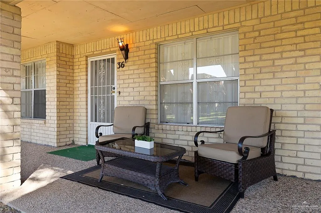 3 bed, 2.0 bath, 1661 sqft, $1,800 — Photo 1