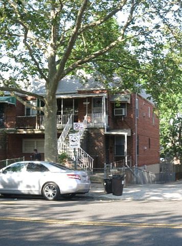 1st image of 978 E 105th St