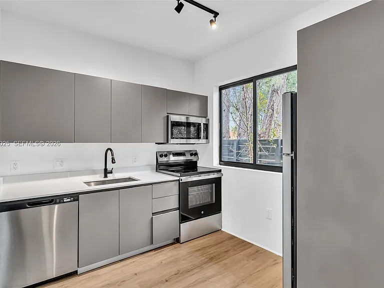 753 NW 30th St #3 — Photo 2