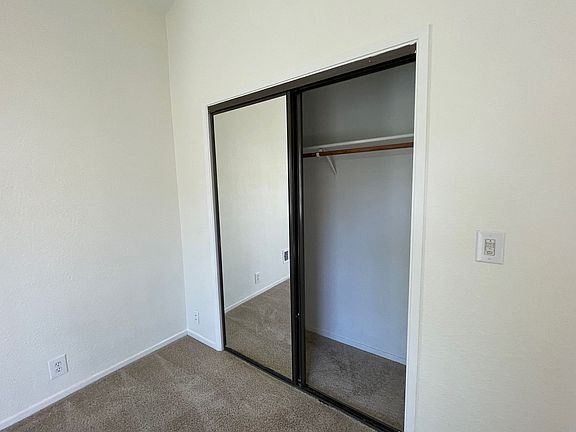 5th image of 153 Gladys Ave