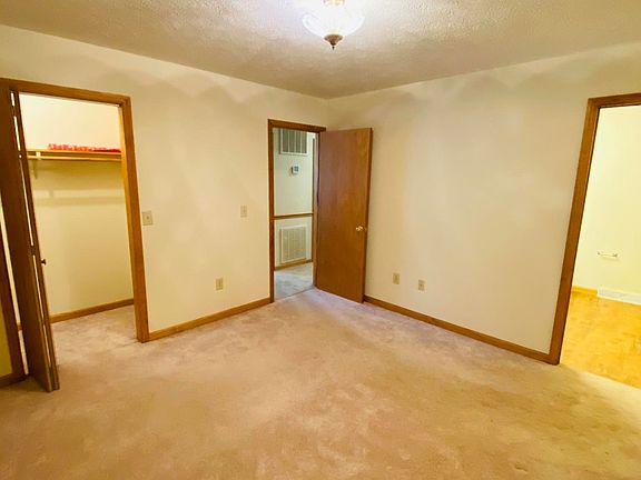 5th image of 1096 Ash Ave