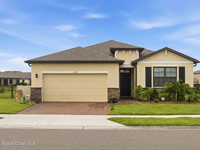 5349 Waterfall Pl — Photo 1