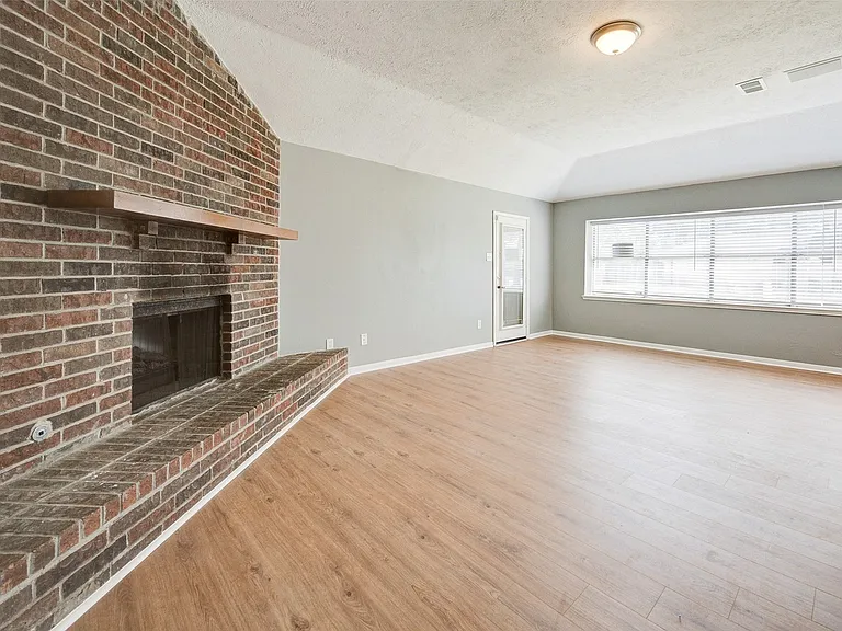 11602 Lennington Ln — Photo 6