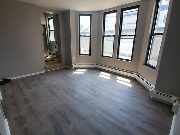 2nd image of 153 Roseville Ave #1R