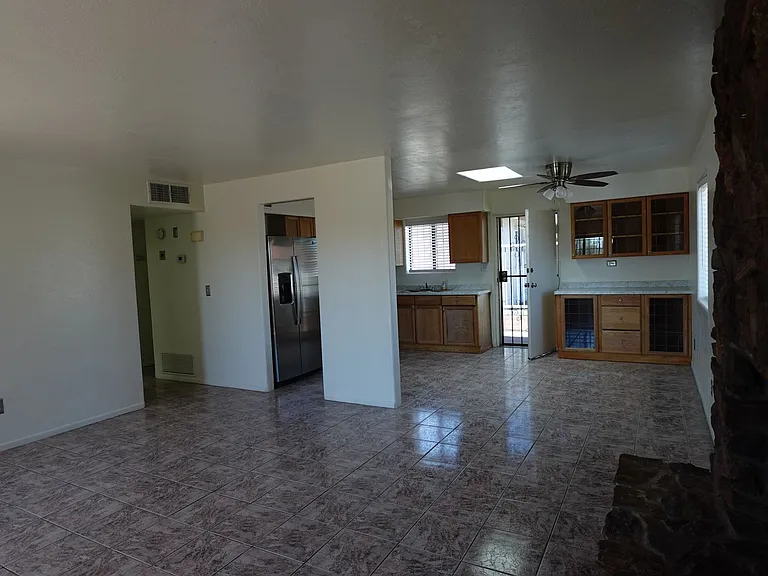 1015 N Columbia Ave — Photo 6