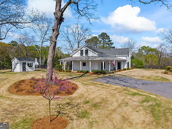 2nd image of 82 Childs St