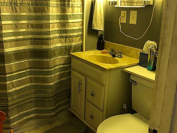 5th image of 808 W 11th Ave