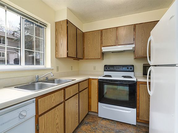 3rd image of 2802 Rockridge Ct APT 7