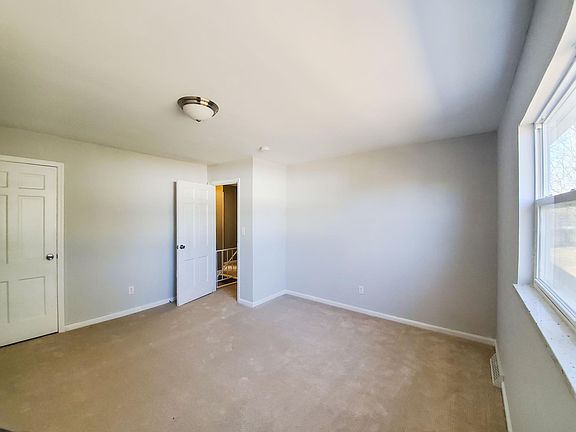 5th image of 670 Village Place South Dr