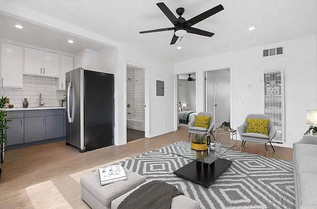 2 bed, $1,995 — Photo 1