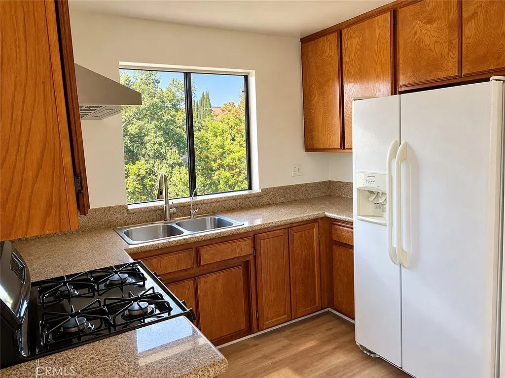 2 bed, 800 sqft, $2,700 — Photo 4