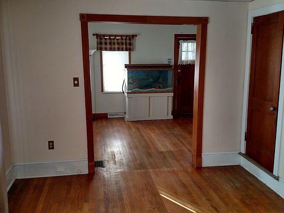 4th image of 1102 Prospect Ave