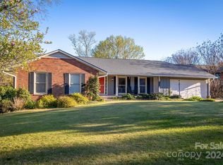 102 Inglewood Dr, Morganton, NC 28655