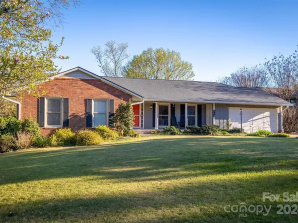 102 Inglewood Dr, Morganton, NC 28655