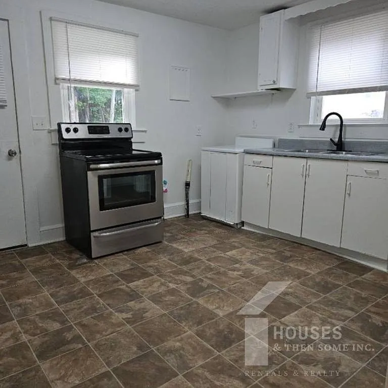 201 Mackenzie Dr — Photo 4
