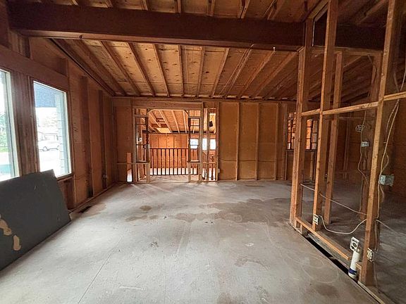 5th image of 924 S 19b Ave
