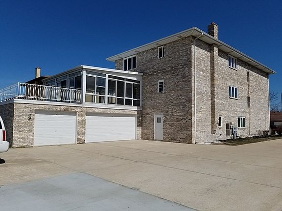 2nd image of 16622 Crescent Ave