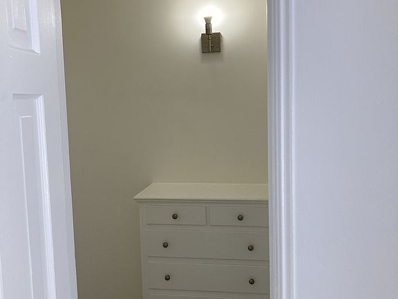 2nd image of 427 Montana Ave APT 22