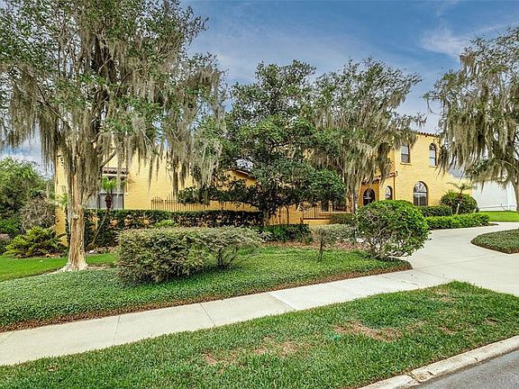 3rd image of 327 Miramar Rd