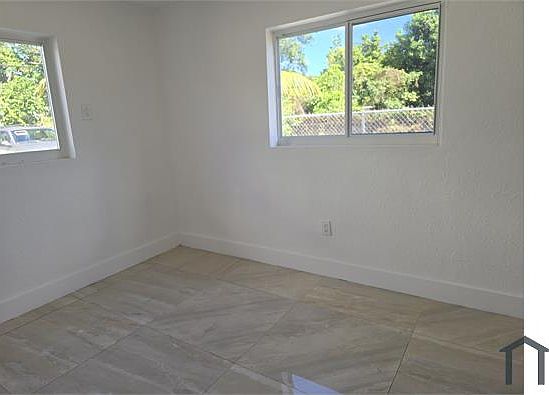 5th image of 901 NW 28th St APT 3